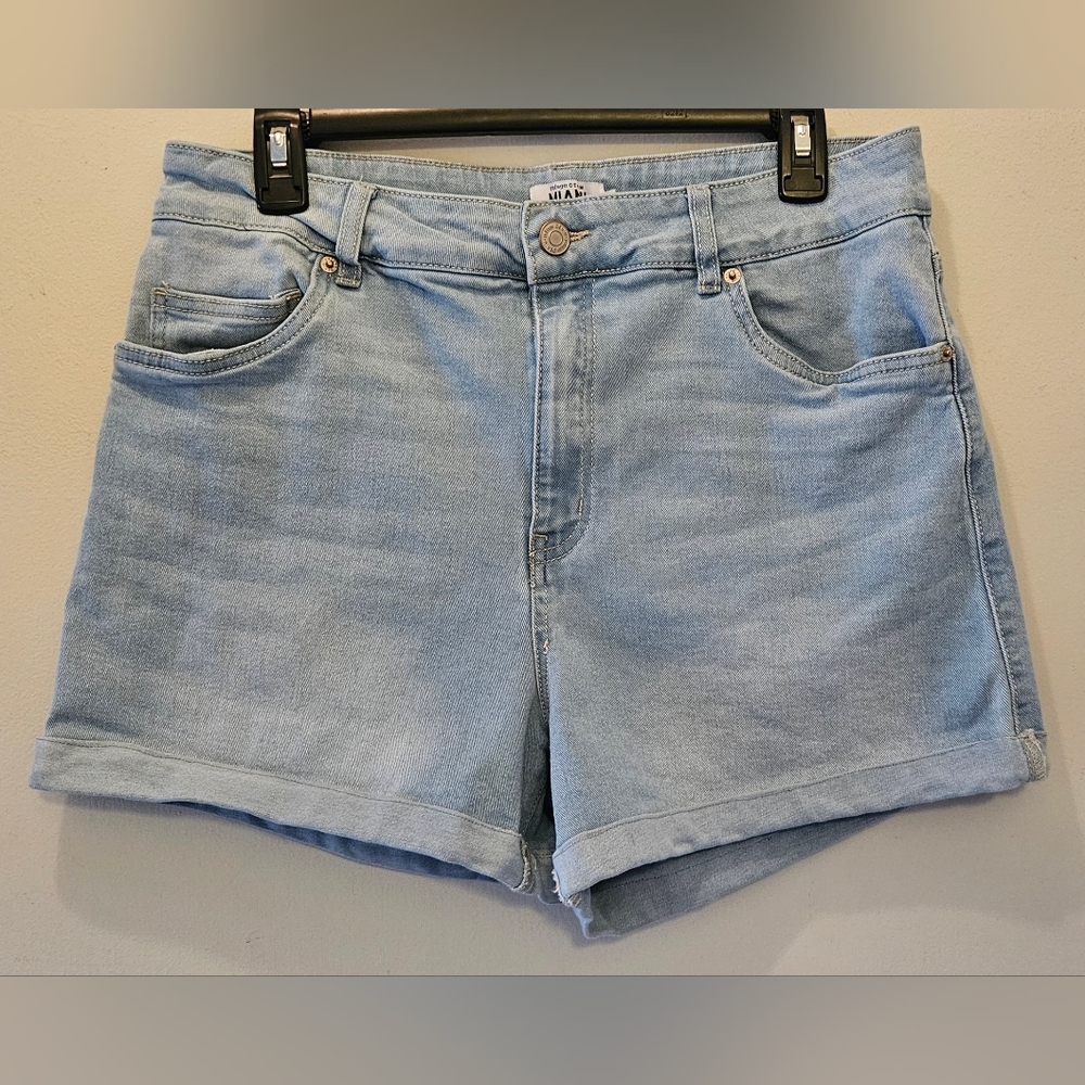 Refuge High Rise Light Wash Women's Shorts